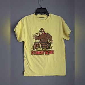 Donkey Kong yellow crew neck t-shirt size medium 18 Chest 15 sleeve 26 length
